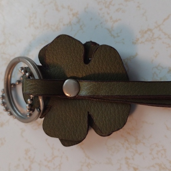 Cute Multilayered Leather Flower Hangtag or Keychain - Picture 4 of 7